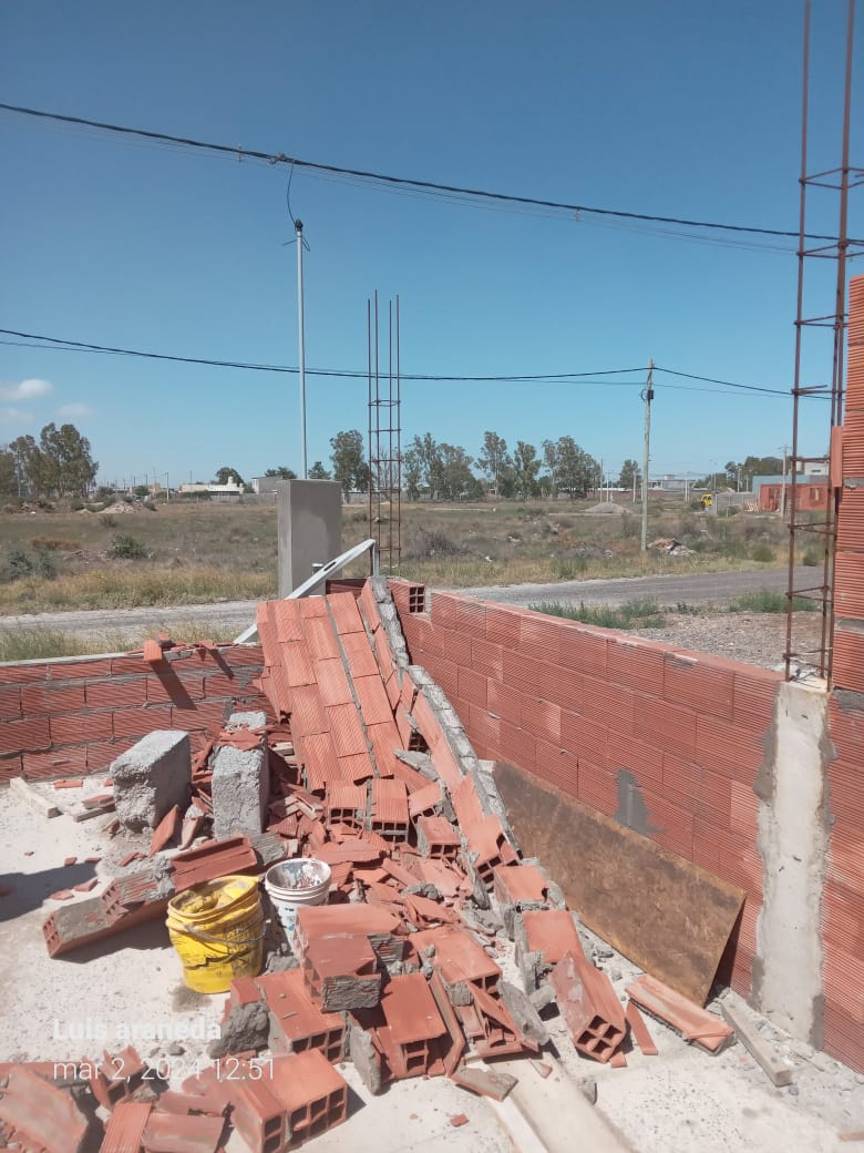 Wall collapsed by Patagonian wind — Gabriel rebuilt it alone